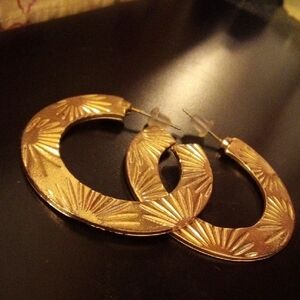 Elegant Gold Hoop Earrings
